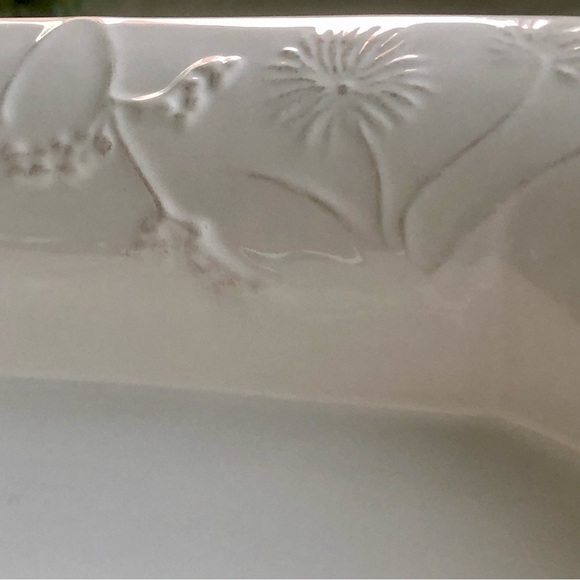 Sweet White Handle Ceramic Serving Display Bowl - Picture 4 of 7